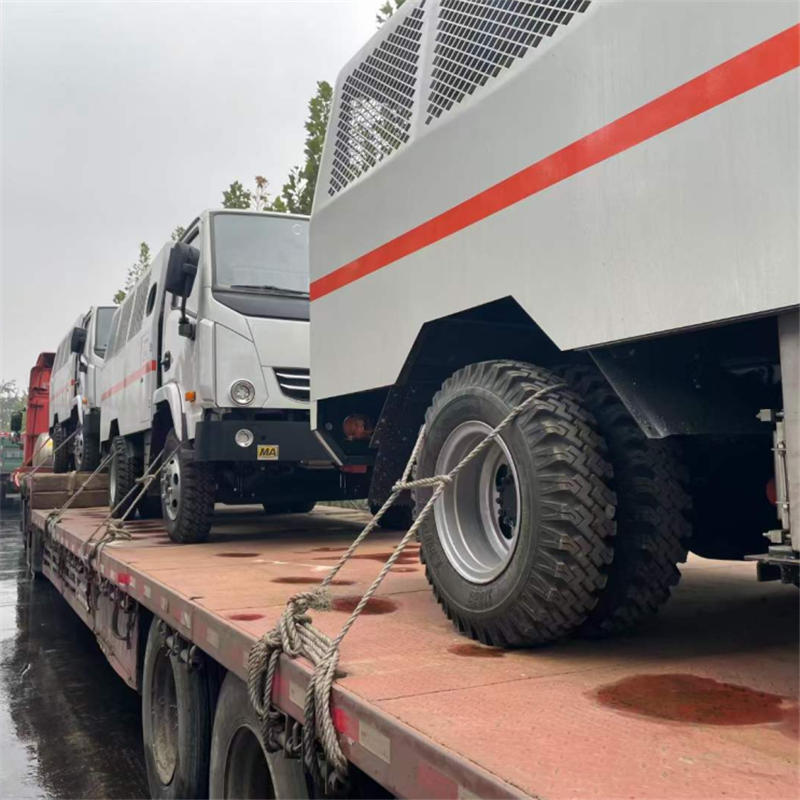 華礦重工一批無(wú)軌膠輪車發(fā)往寧夏銀川