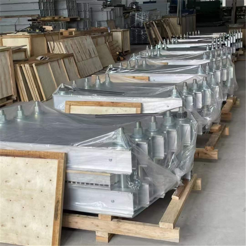 華礦集團(tuán)一批皮帶硫化機發(fā)往云南