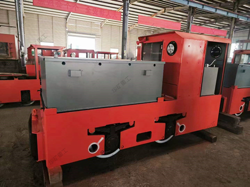 華礦集團熱銷產品蓄電池電機車發(fā)往陜西